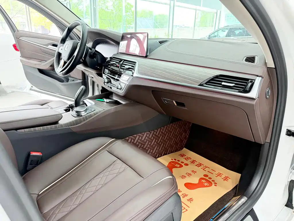 BMW 5 Series 2020 — фото 10