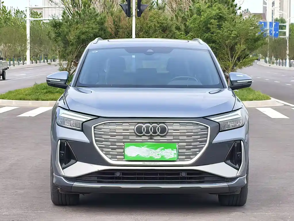Audi Q4 E-Tron 2025 — фото 2