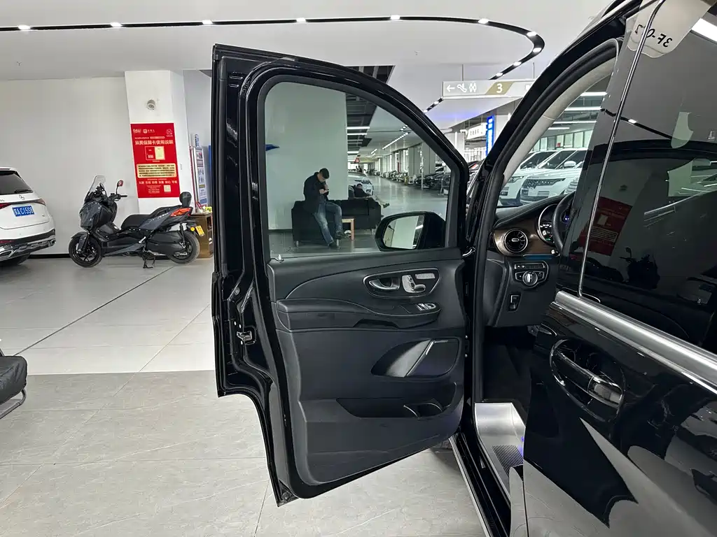 Mercedes-Benz V-Class 2022 — фото 6
