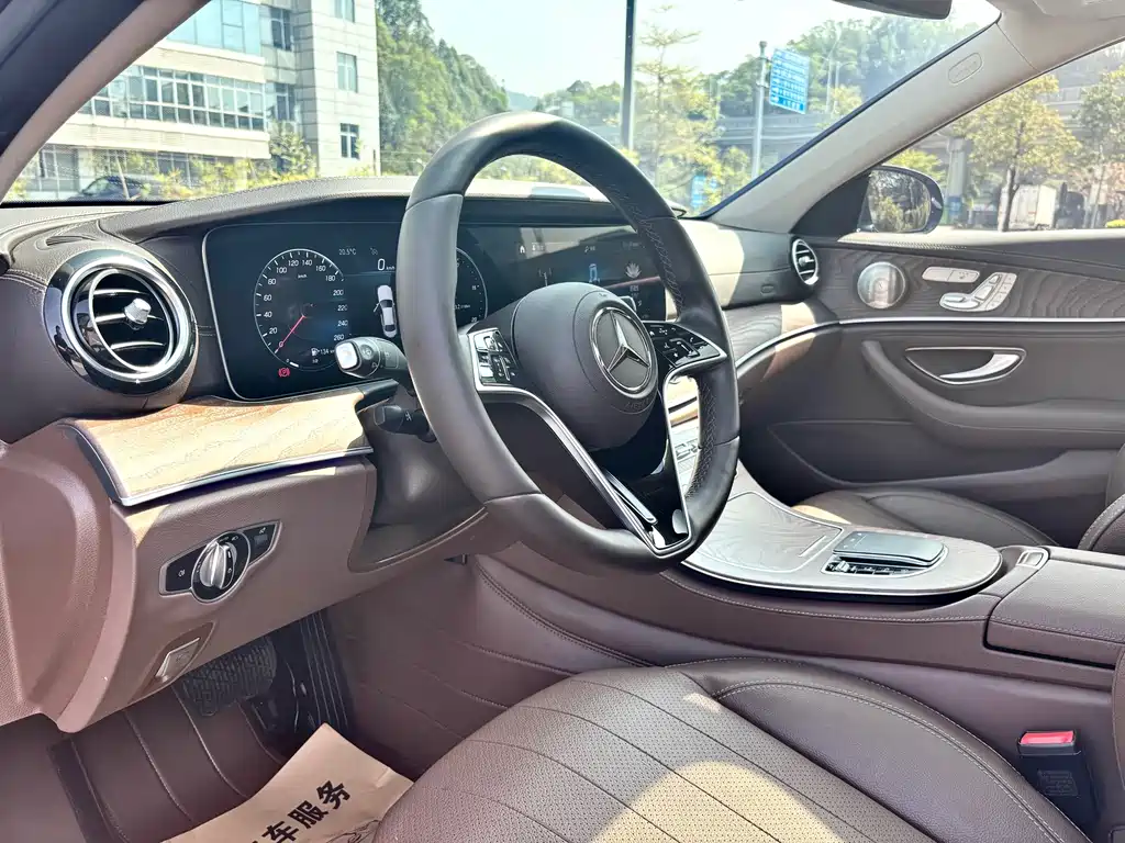 Mercedes-Benz E-Class 2023 — фото 6