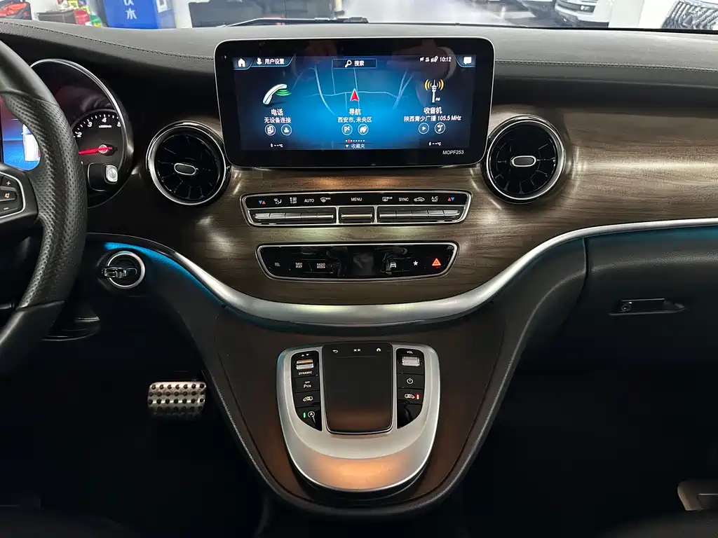 Mercedes-Benz V-Class 2022 — фото 17