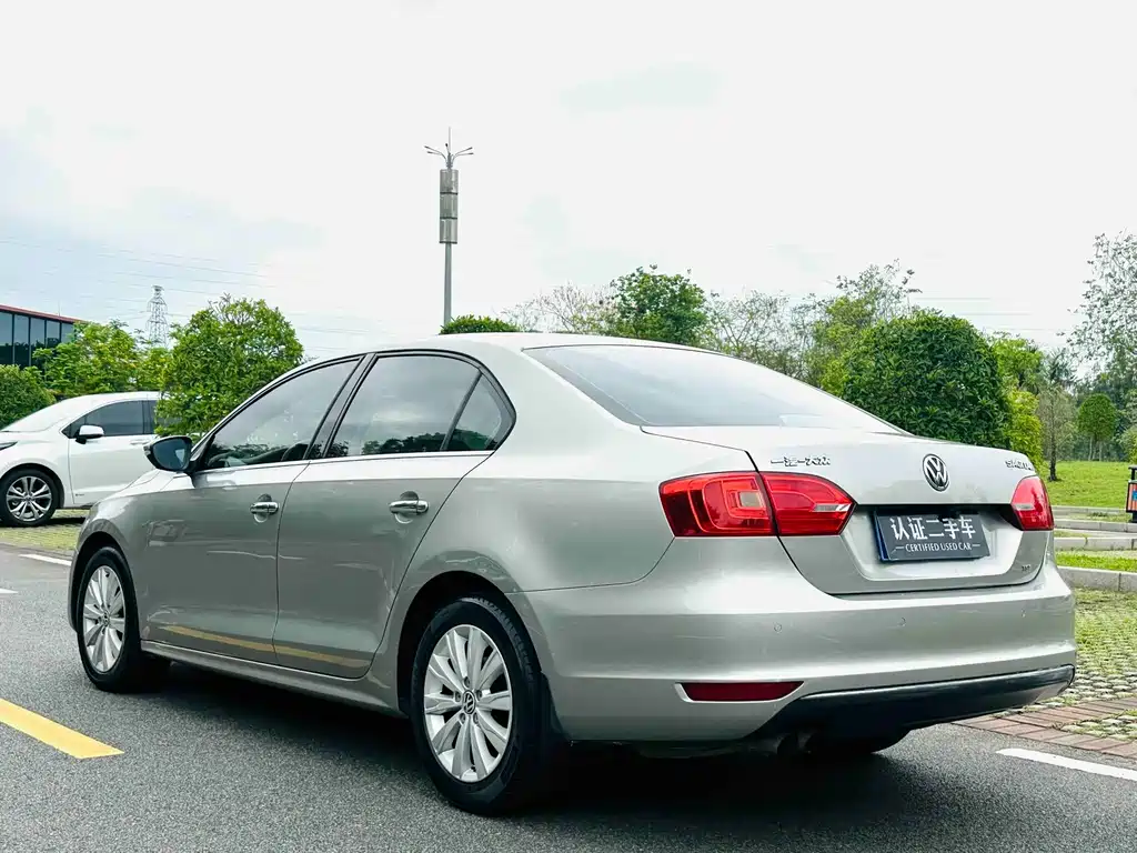 Volkswagen Sagitar 2014
