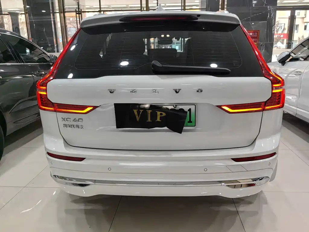 Volvo XC60 Plug-In Hybrid 2022 — фото 12