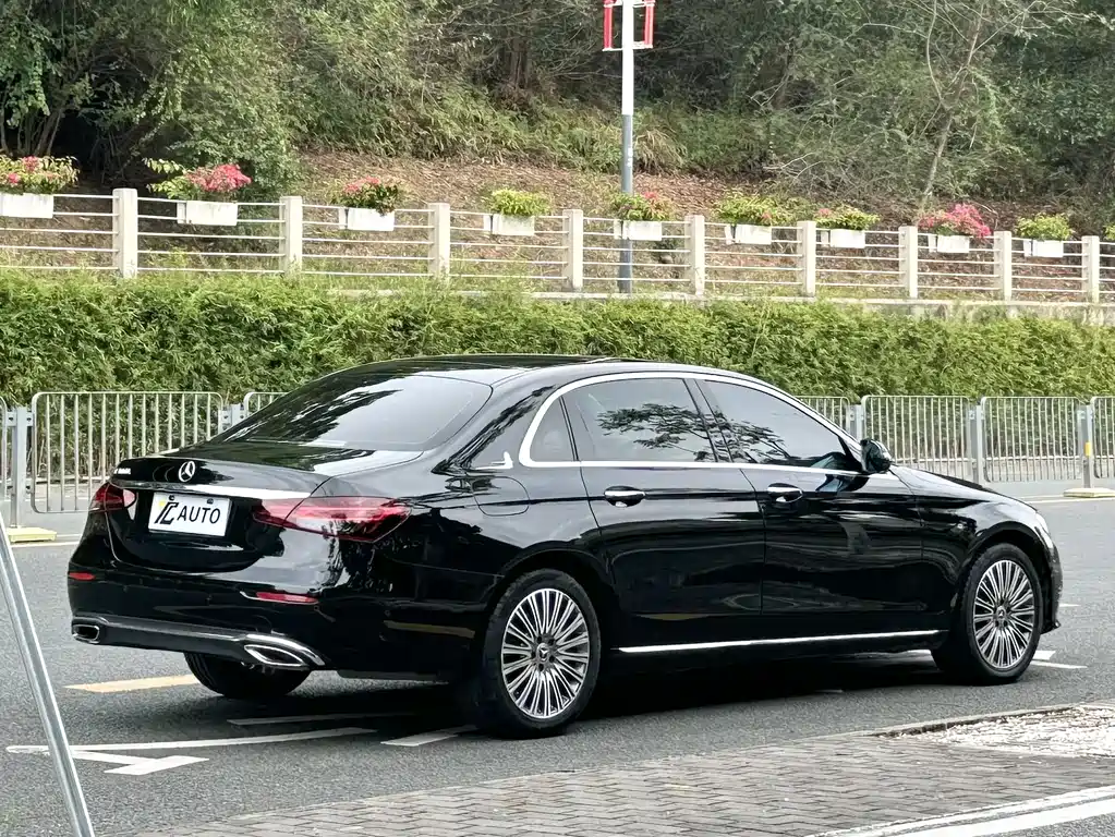 Mercedes-Benz E-Class 2022 — фото 7