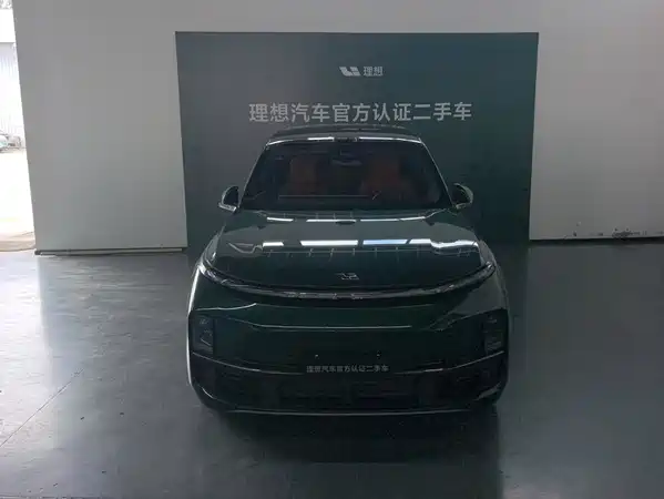 Li Auto L8 2025