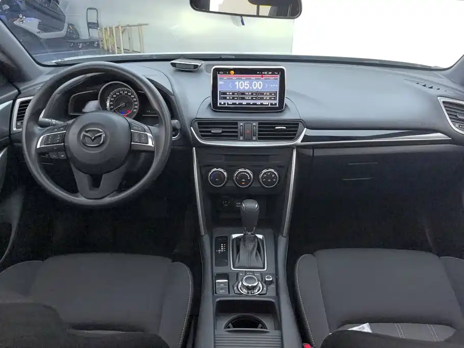 Mazda CX-4 2017 — фото 12