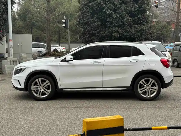 Mercedes-Benz GLA 2016