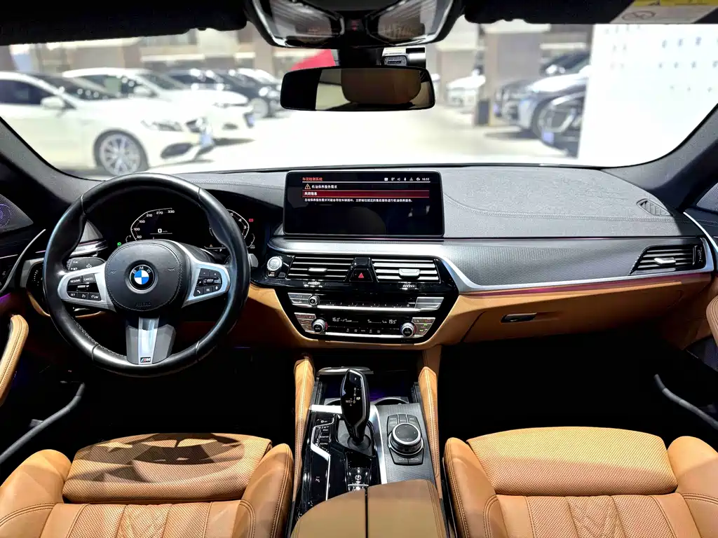 BMW 5 Series 2023 — фото 10
