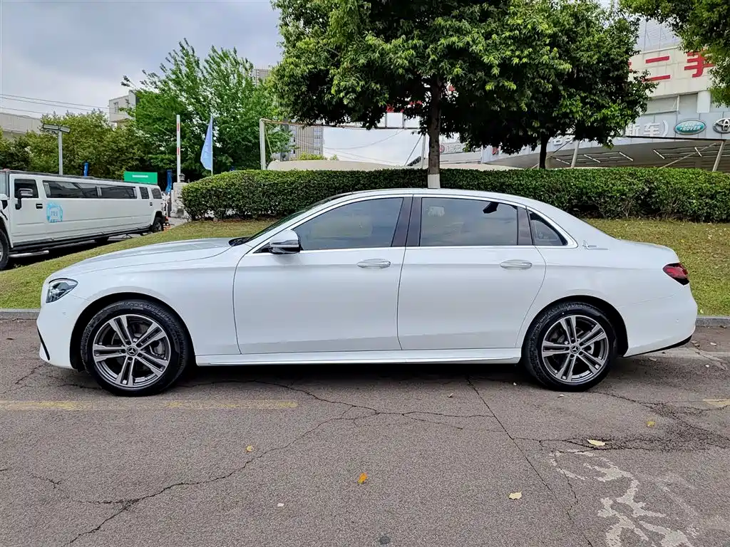 Mercedes-Benz E-Class 2023 — фото 3