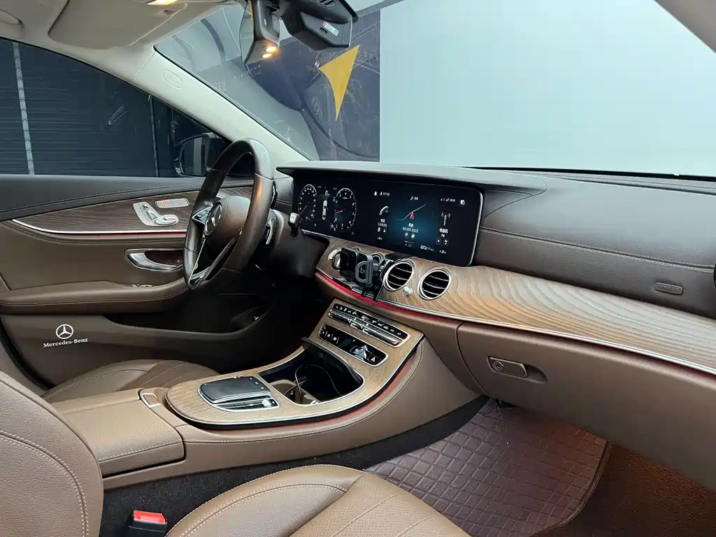 Mercedes-Benz E-Class 2021 — фото 11