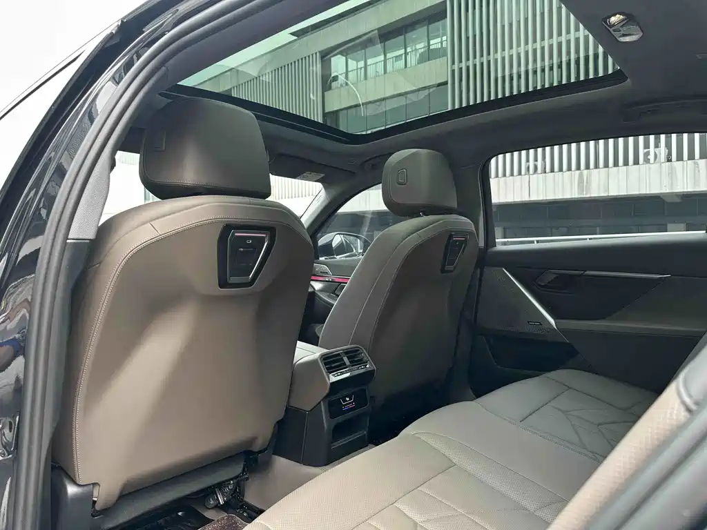 BMW 5 Series 2025 — фото 15