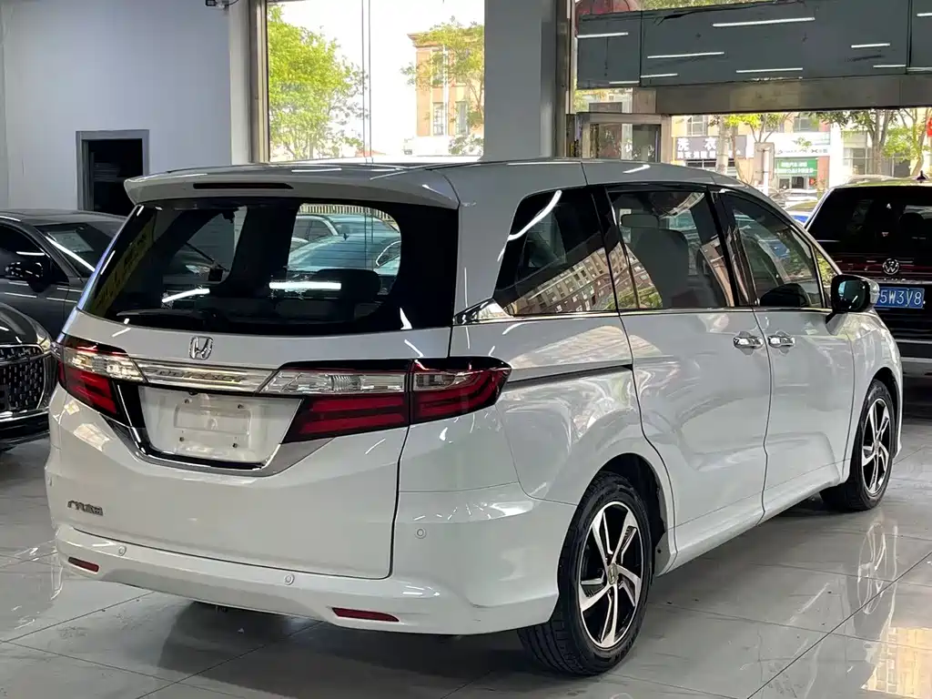 Honda Odyssey 2017 — фото 6