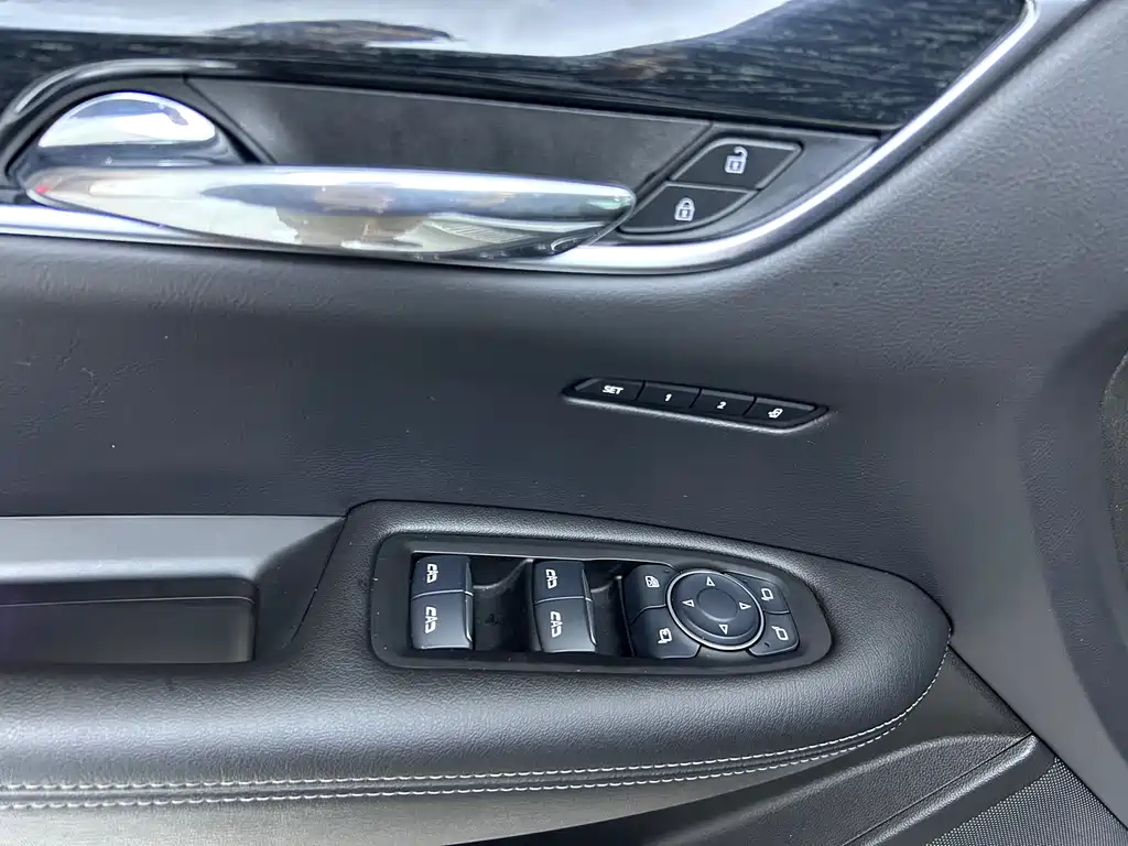 Cadillac XT5 2021 — фото 12