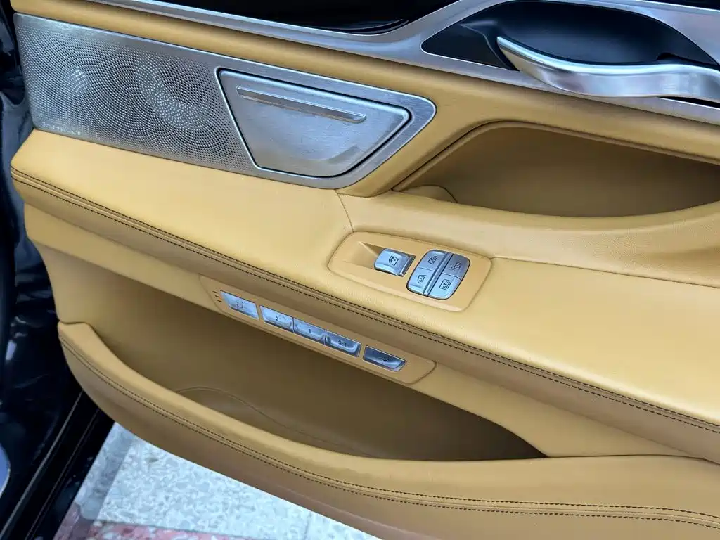 BMW 7 Series 2017 — фото 38