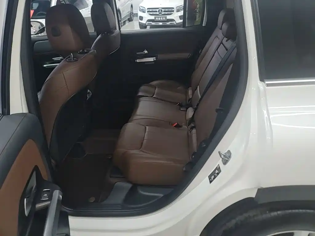 Mercedes-Benz GLB 2023 — фото 17