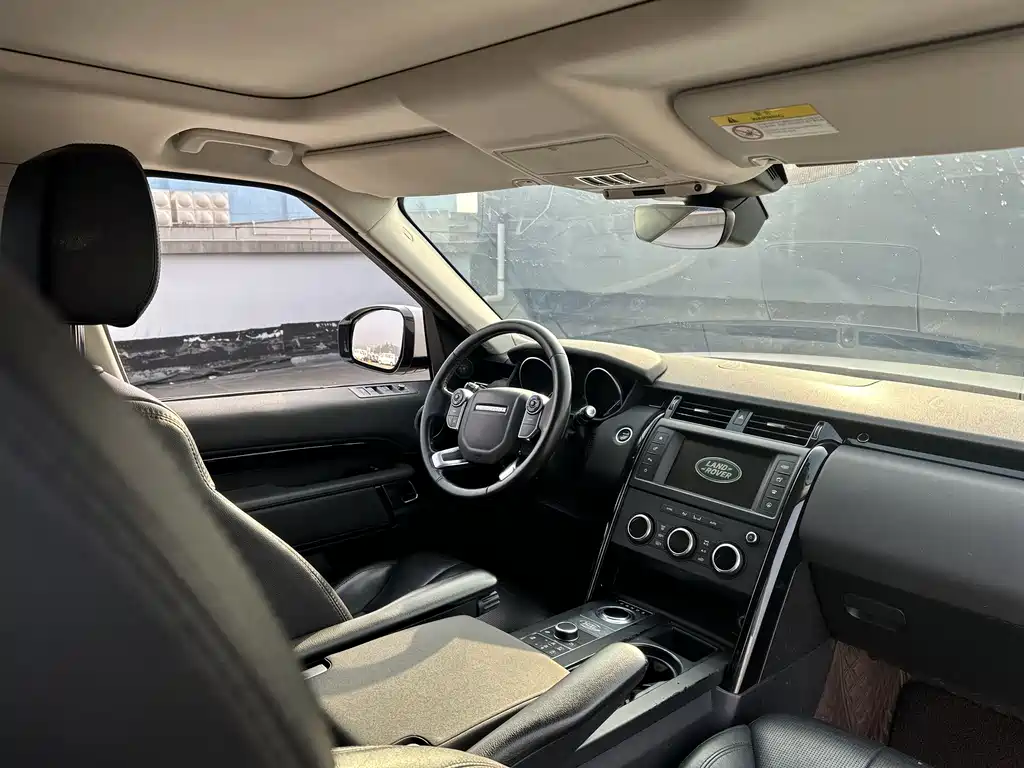 Land Rover Discovery 2018 — фото 8