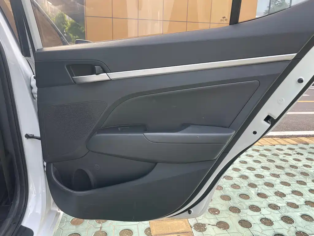 Hyundai Elantra 2020 — фото 23