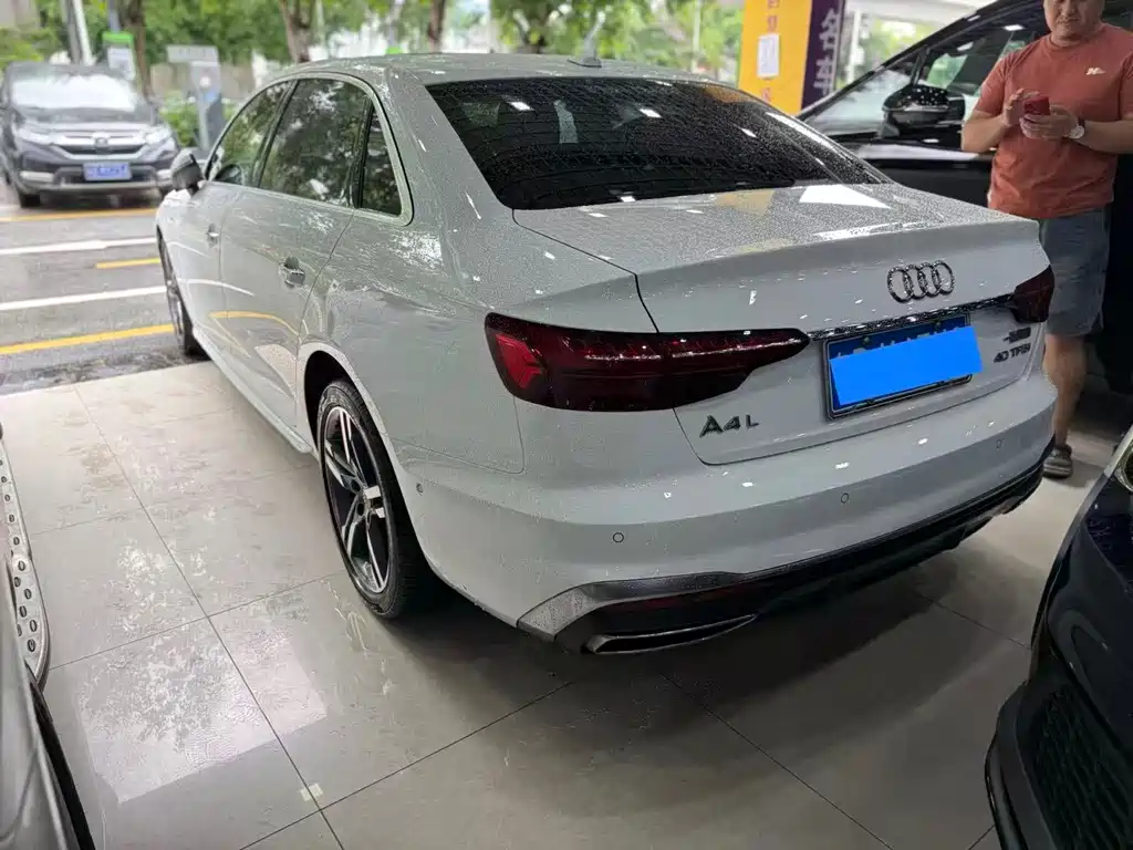 Audi A4L 2020