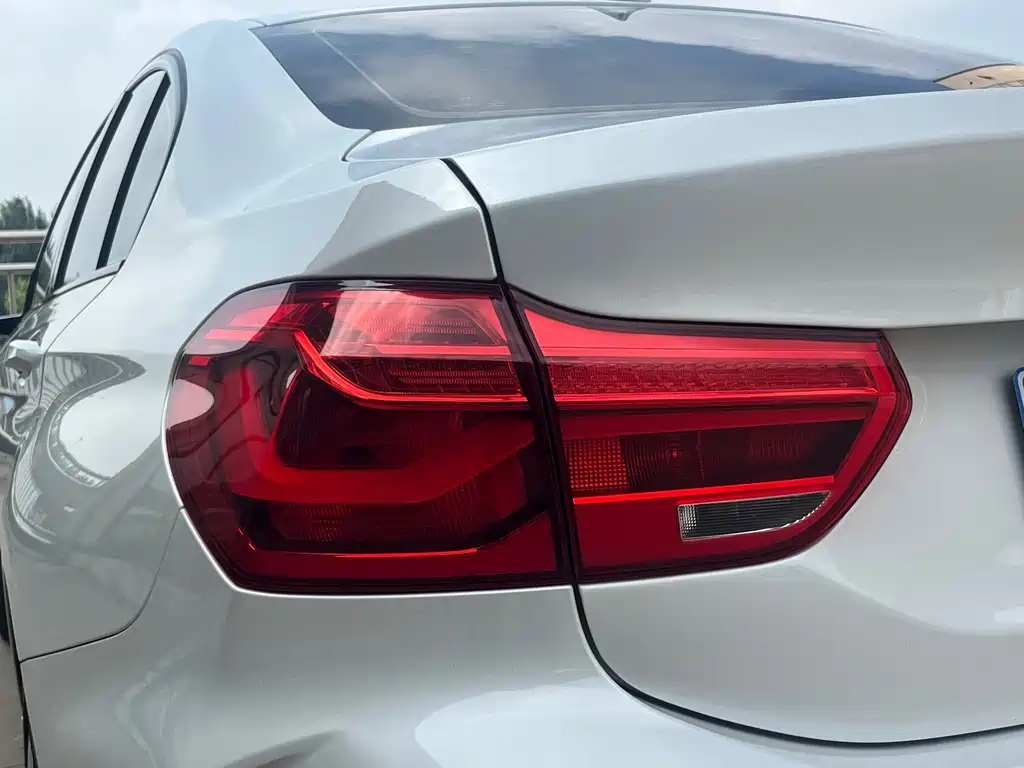 BMW 1 Series 2019 — фото 9