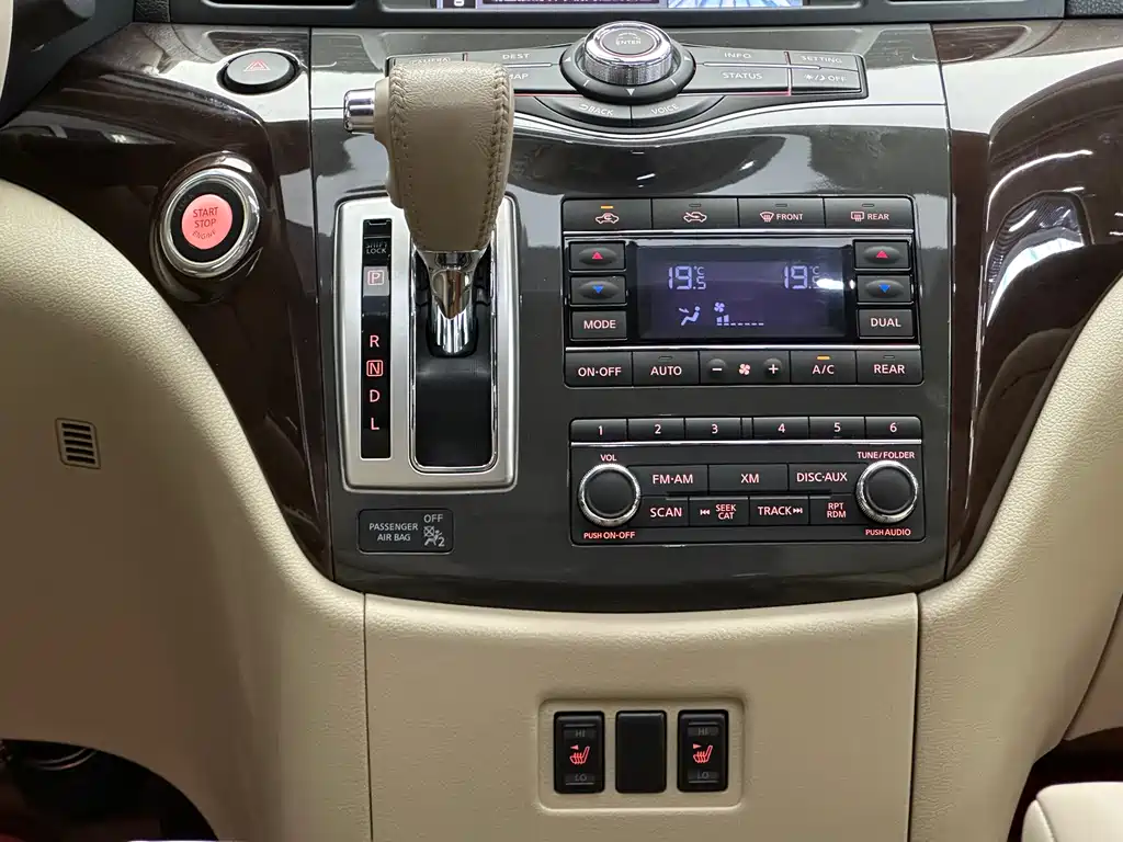 Nissan Quest 2017 — фото 12
