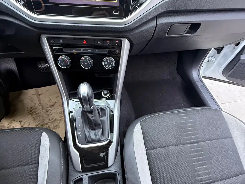 Volkswagen T-Roc 2023 — фото 10