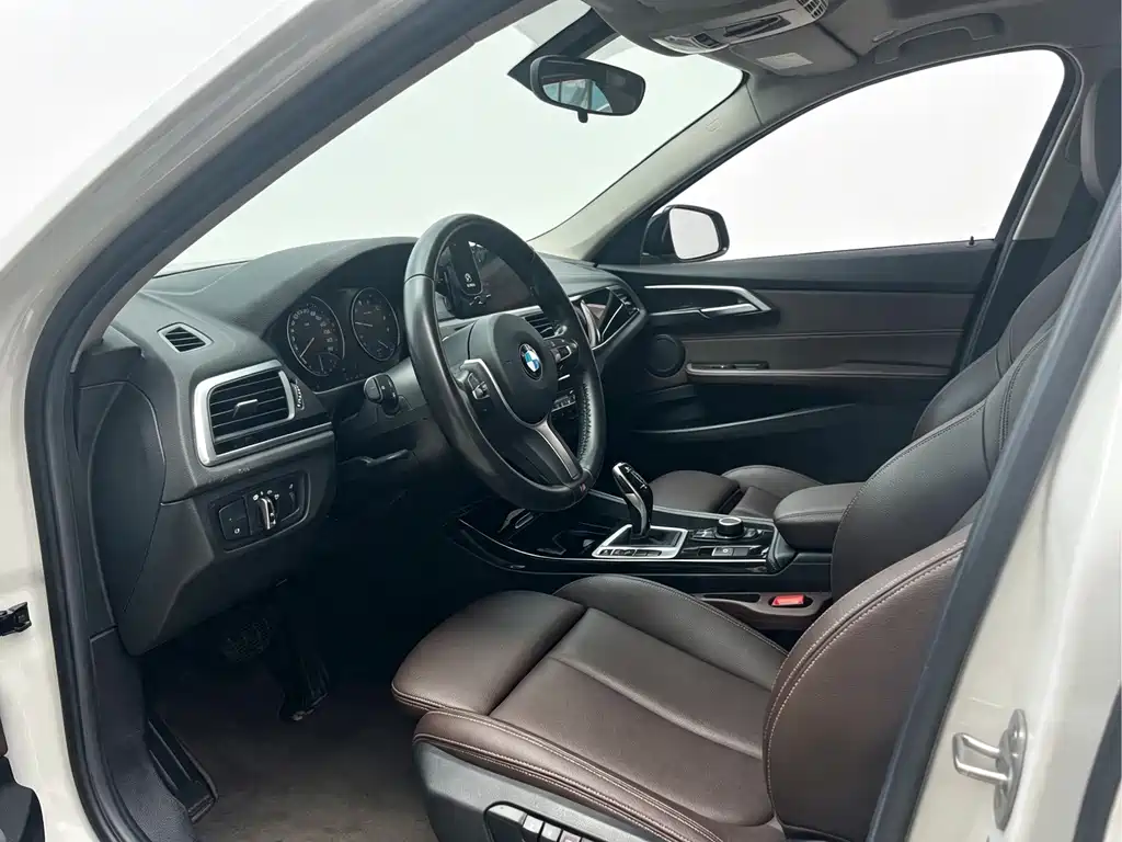 BMW 1 Series 2019 — фото 13