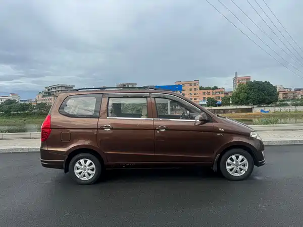Wuling Hongguang 2017