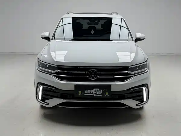 Volkswagen Tiguan L Plug-In Hybrid 2024