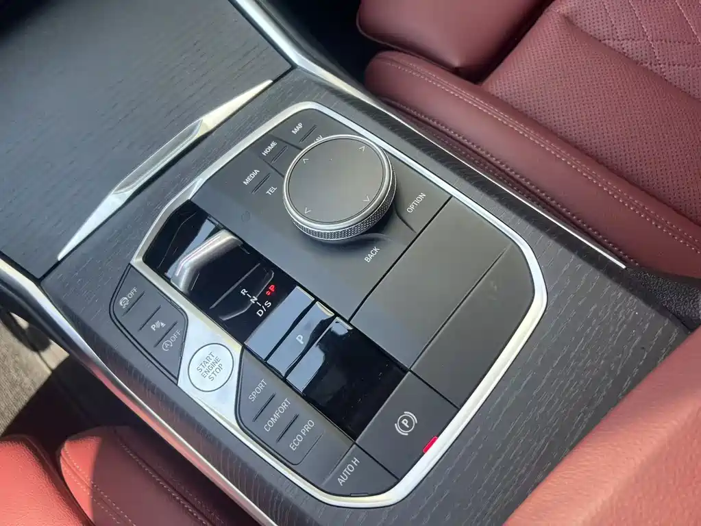 BMW 3 Series 2025 — фото 10