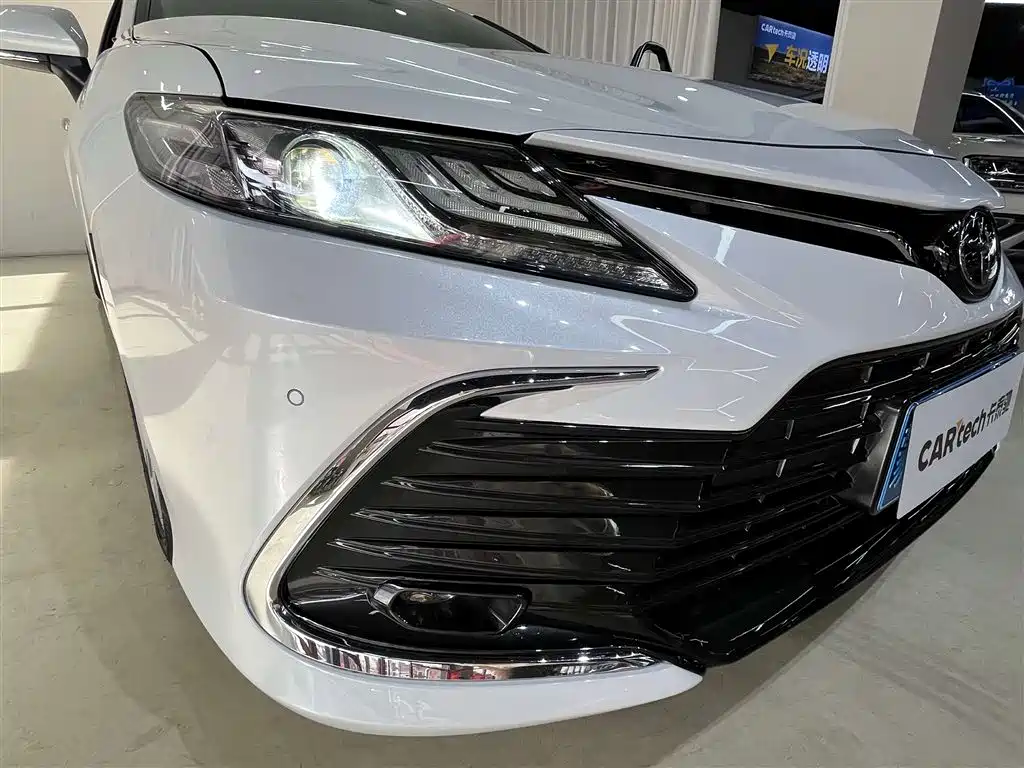 Toyota Camry 2021 — фото 8