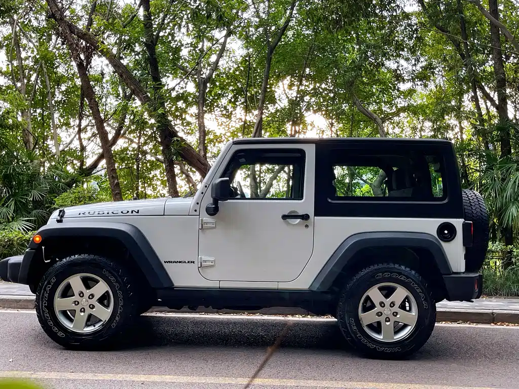 Jeep Wrangler 2011 — фото 6
