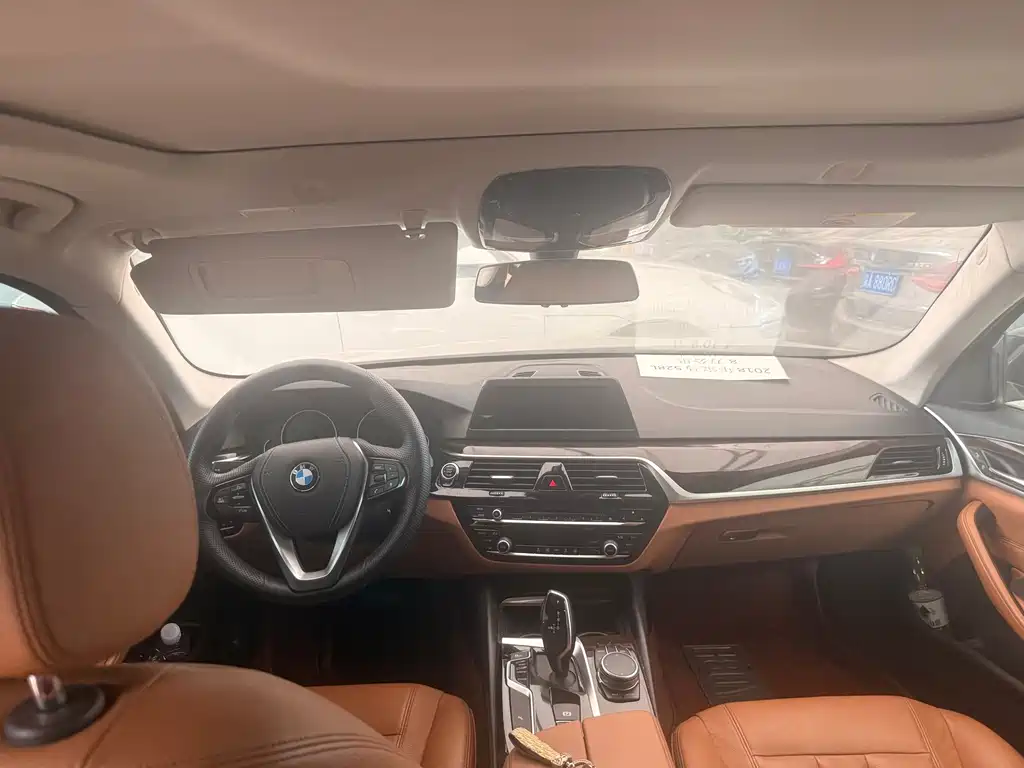 BMW 5 Series 2018 — фото 27