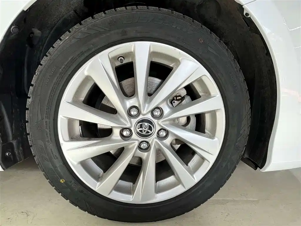 Toyota Camry 2021 — фото 10