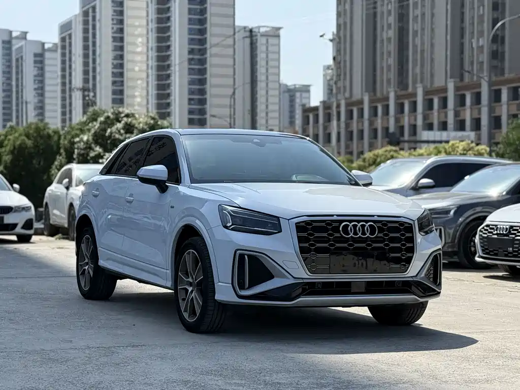 Audi Q2L 2022 — фото 3