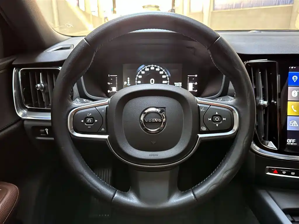 Volvo S60 2021 — фото 11