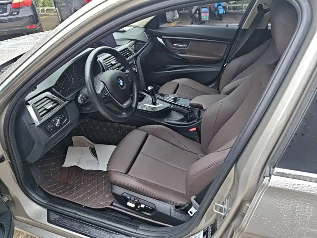 BMW 3 Series 2019 — фото 15