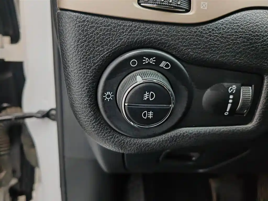Jeep Cherokee 2018 — фото 21