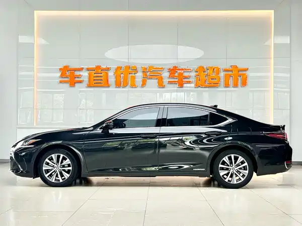 Lexus ES 2020