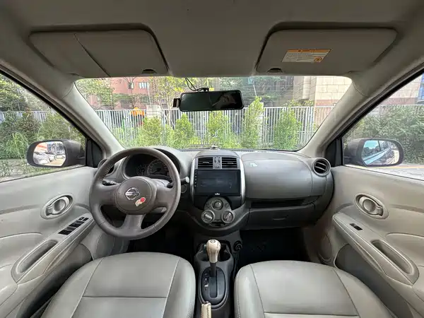 Nissan Sunny 2011