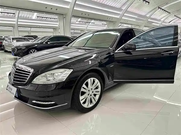 Mercedes-Benz S-Class 2012