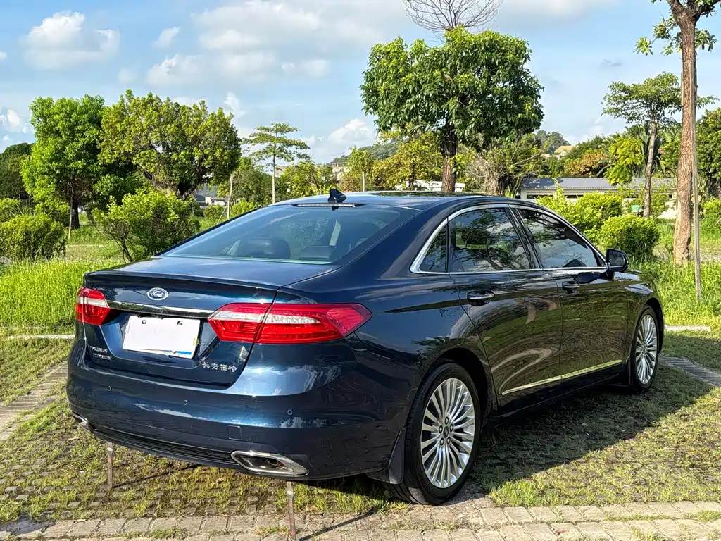 Ford Taurus 2019 — фото 15