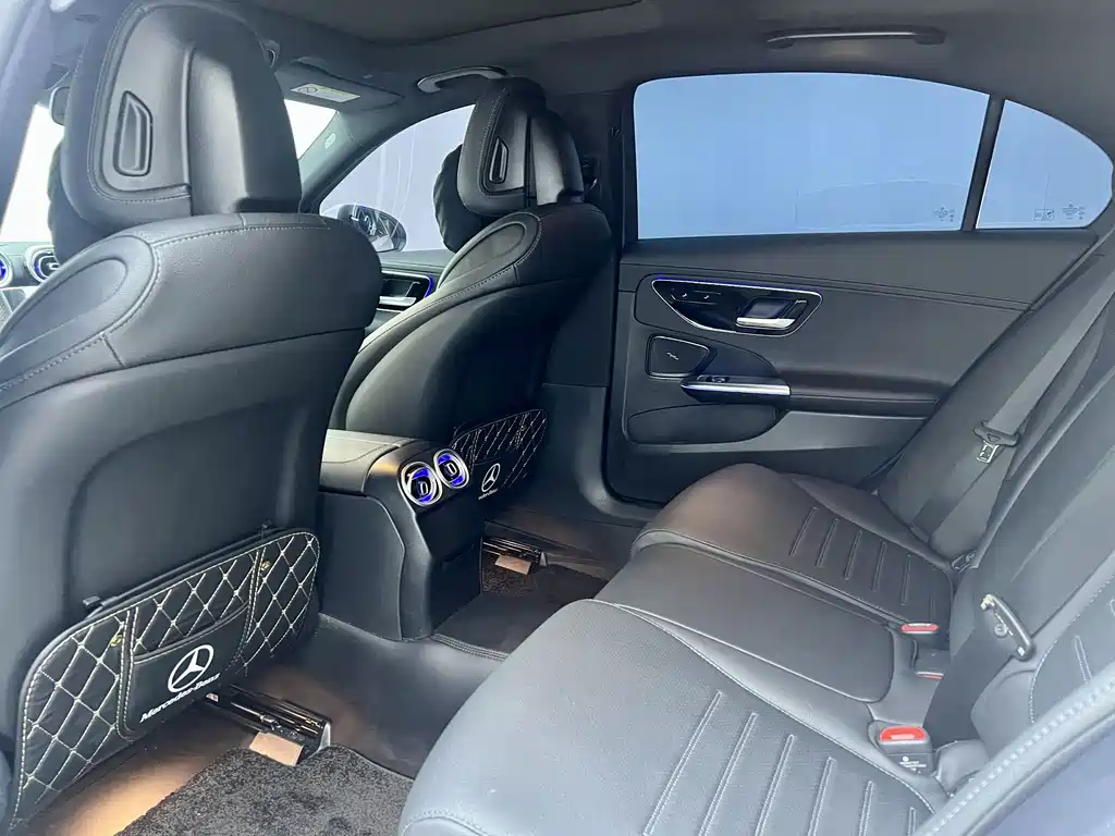 Mercedes-Benz C-Class 2025 — фото 10