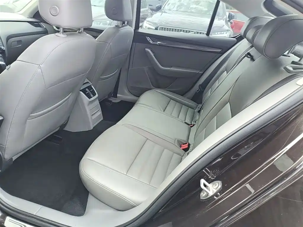 Skoda Octavia 2015 — фото 17