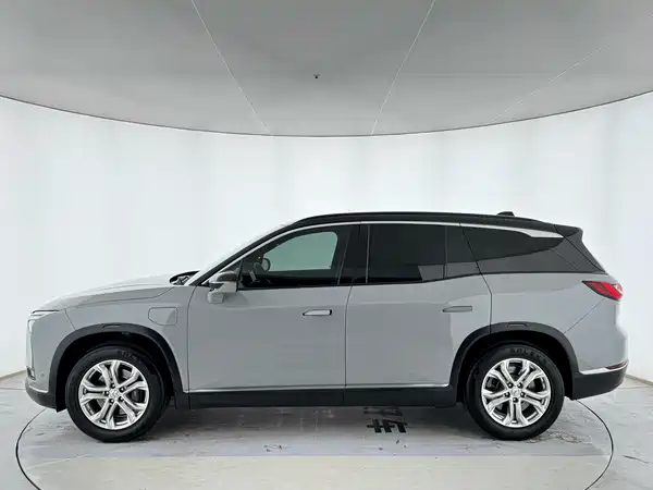 NIO ES8 2021