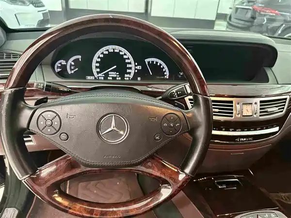Mercedes-Benz S-Class 2012