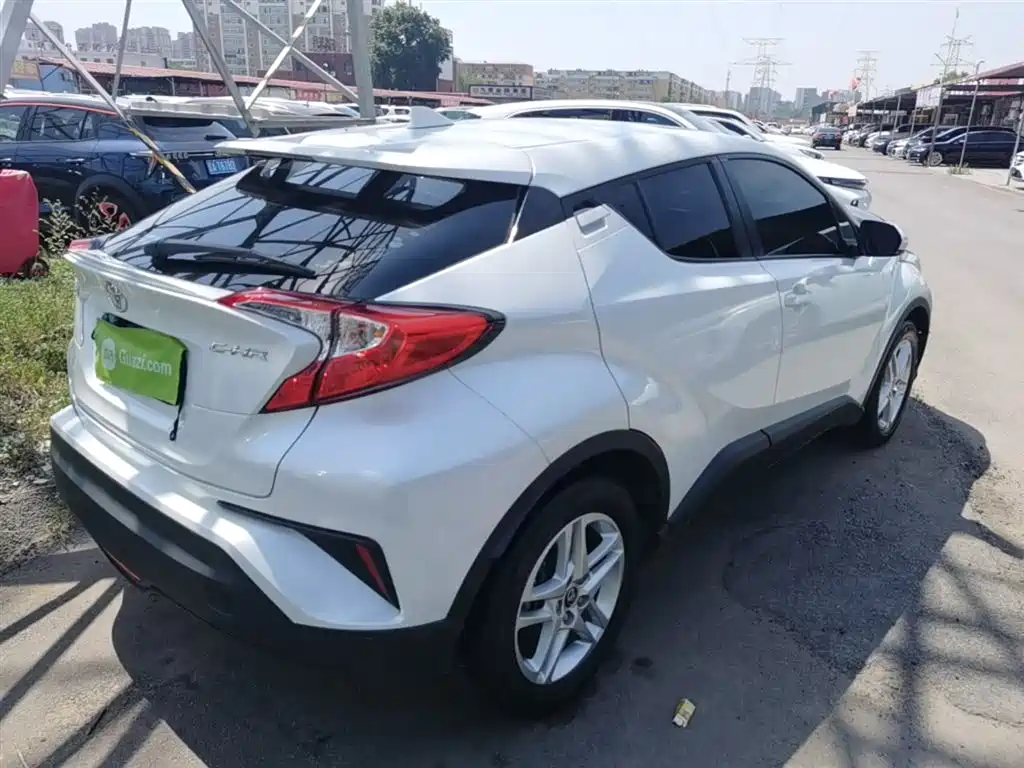 Toyota C-HR 2022 — фото 7