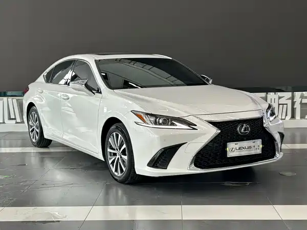 Lexus ES 2019