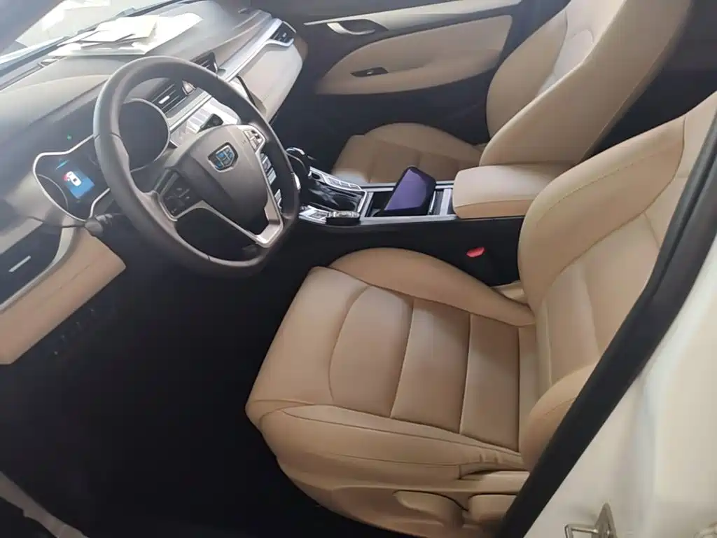 Geely Emgrand 2018 — фото 15