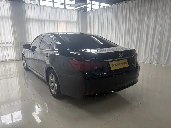 Toyota Crown 2016