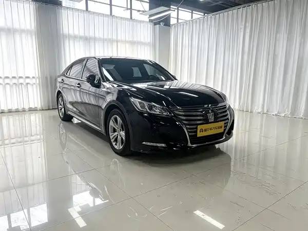 Toyota Crown 2016